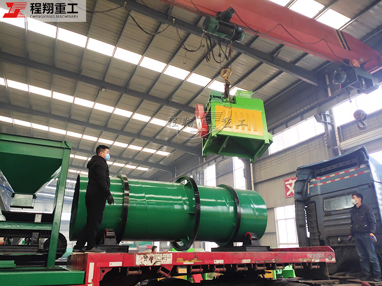 復合肥生產線、6臺對輥擠壓造粒機發貨